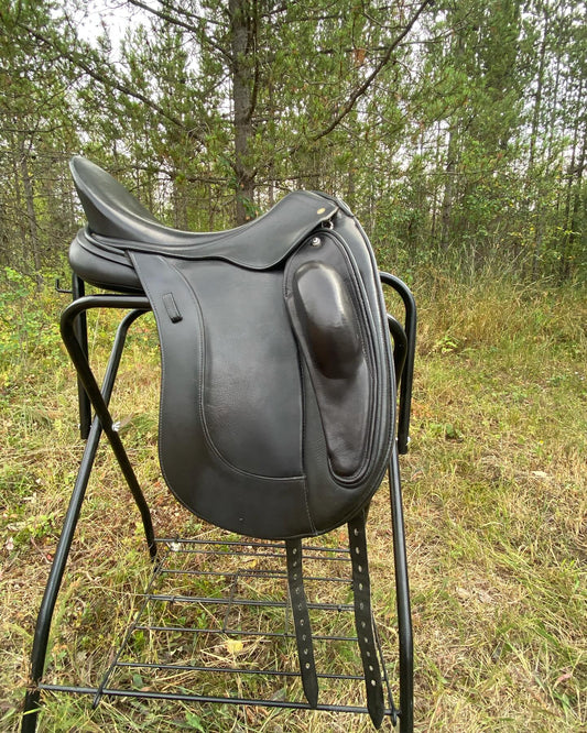 Consignment 18 inch Schleese Obrigado monoflap Dressage Saddle